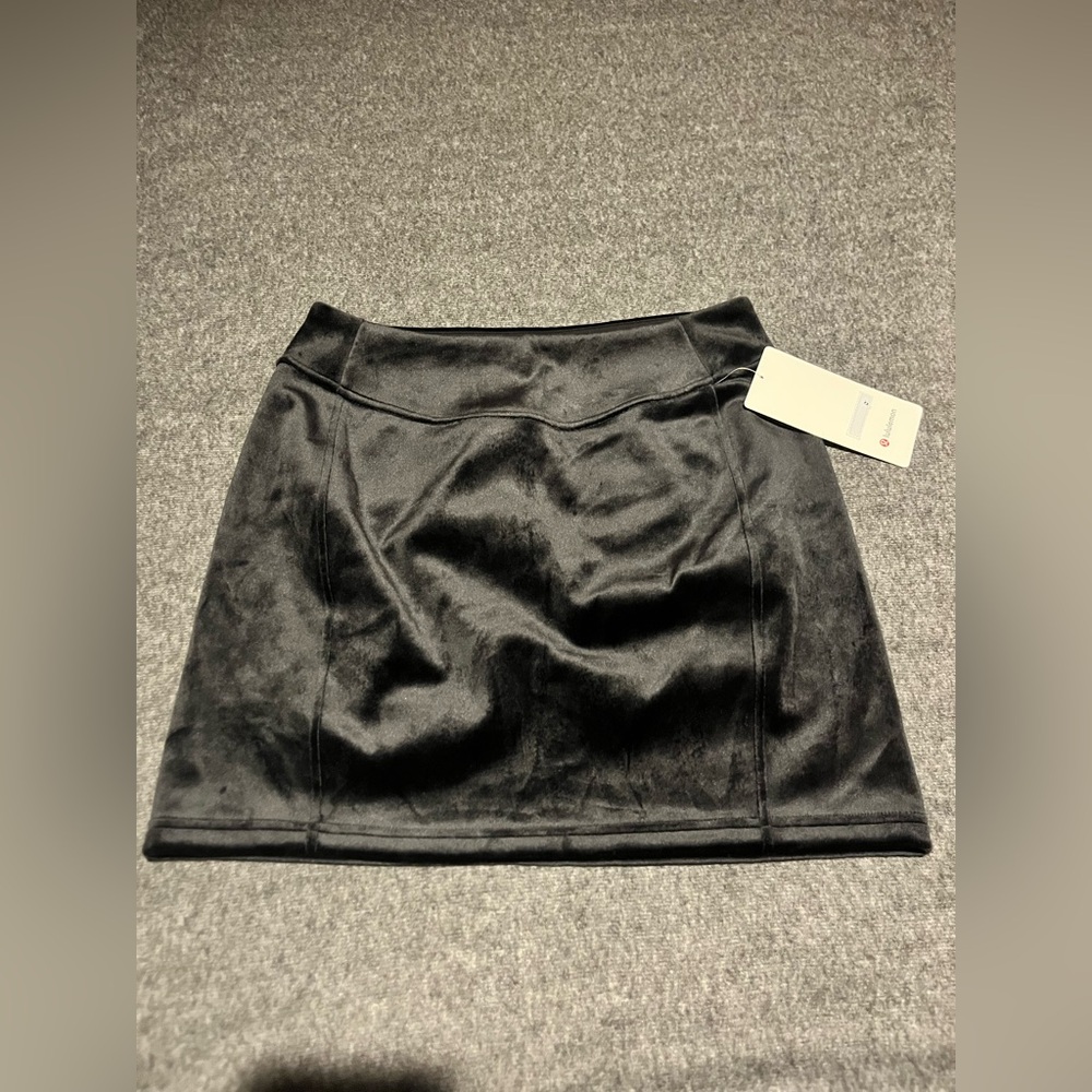 Brand new with tags lululemon high rise velvet mini skirt